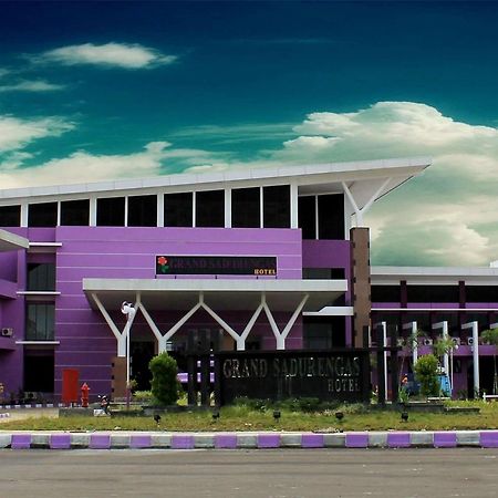 Kyriad Sadurengas Hotel Tanah Grogot Екстериор снимка