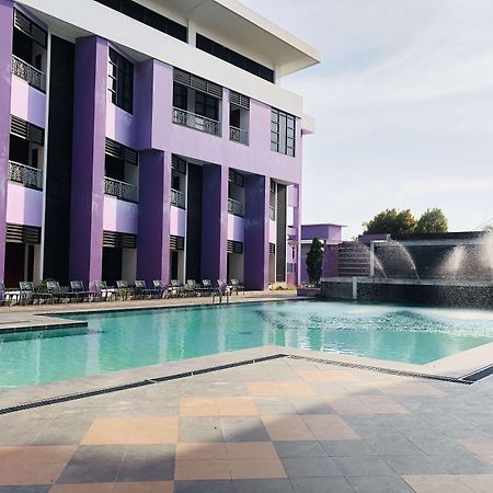 Kyriad Sadurengas Hotel Tanah Grogot Екстериор снимка