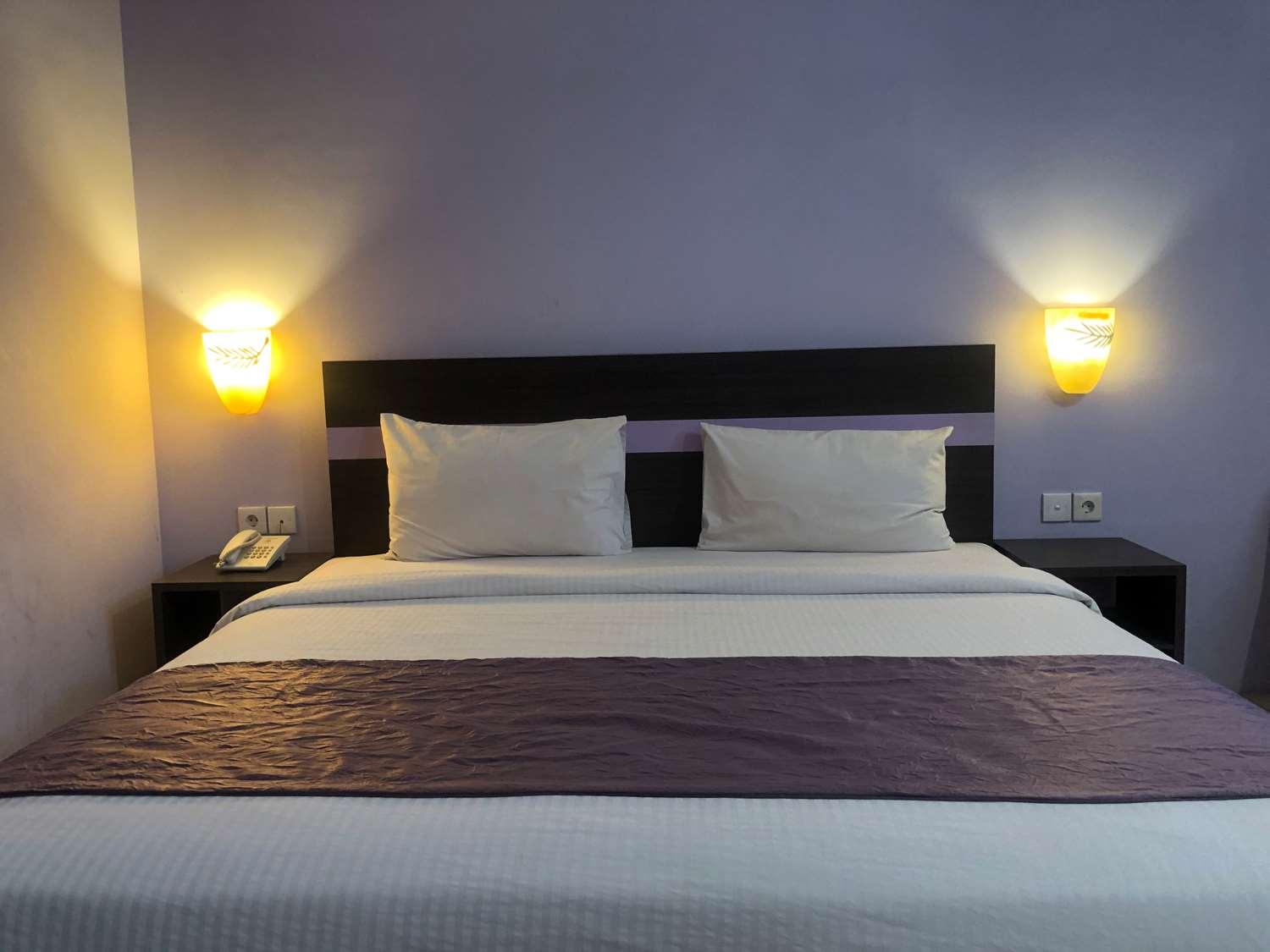 Kyriad Sadurengas Hotel Tanah Grogot Екстериор снимка