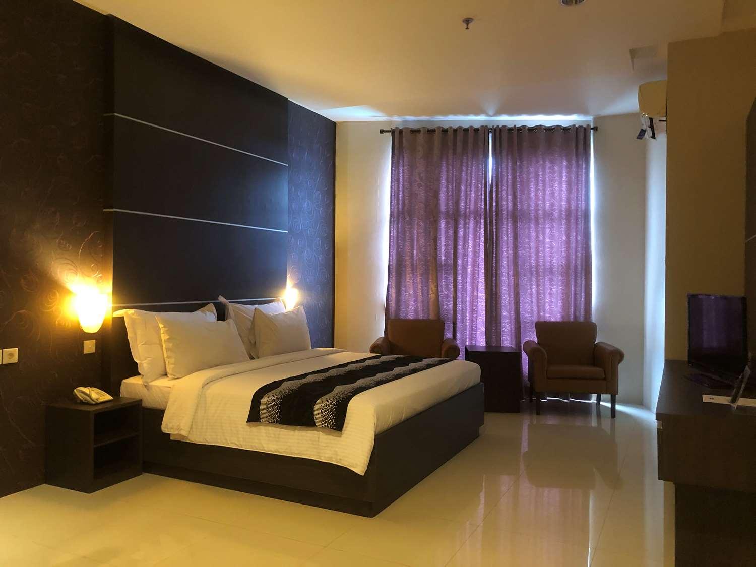 Kyriad Sadurengas Hotel Tanah Grogot Екстериор снимка