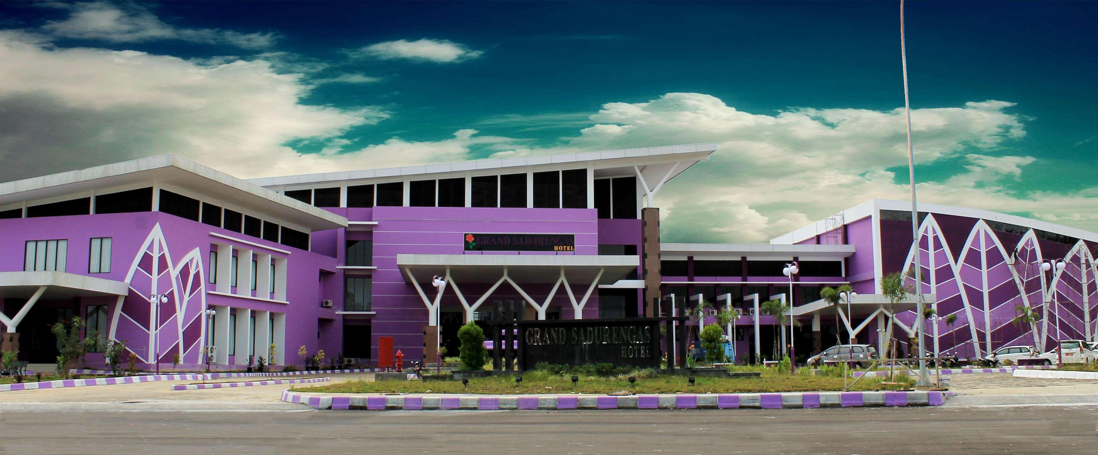 Kyriad Sadurengas Hotel Tanah Grogot Екстериор снимка