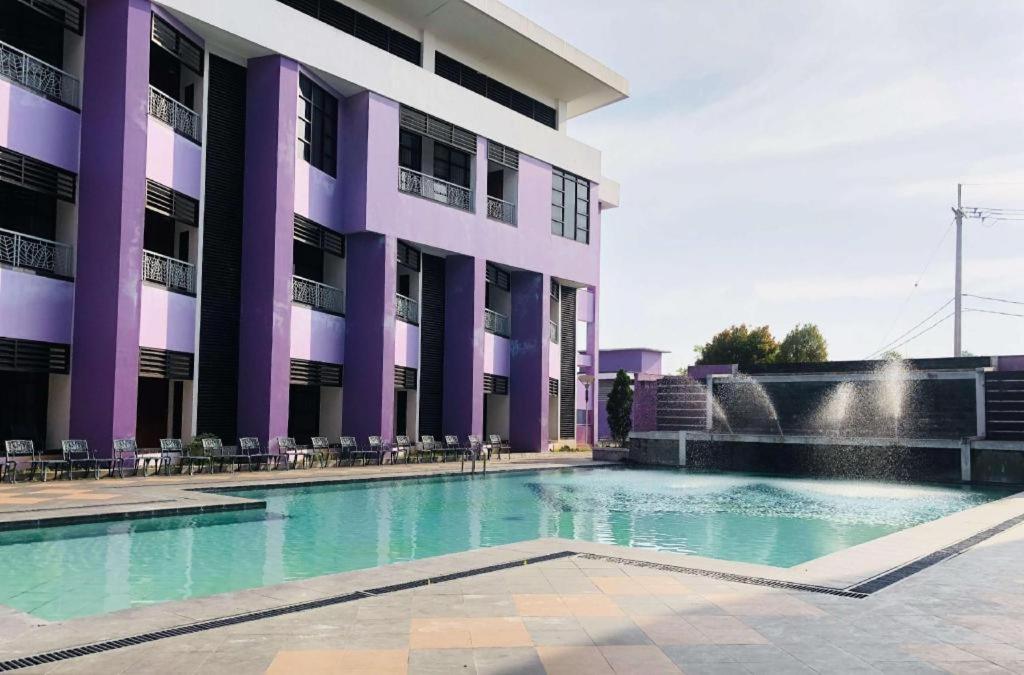 Kyriad Sadurengas Hotel Tanah Grogot Екстериор снимка