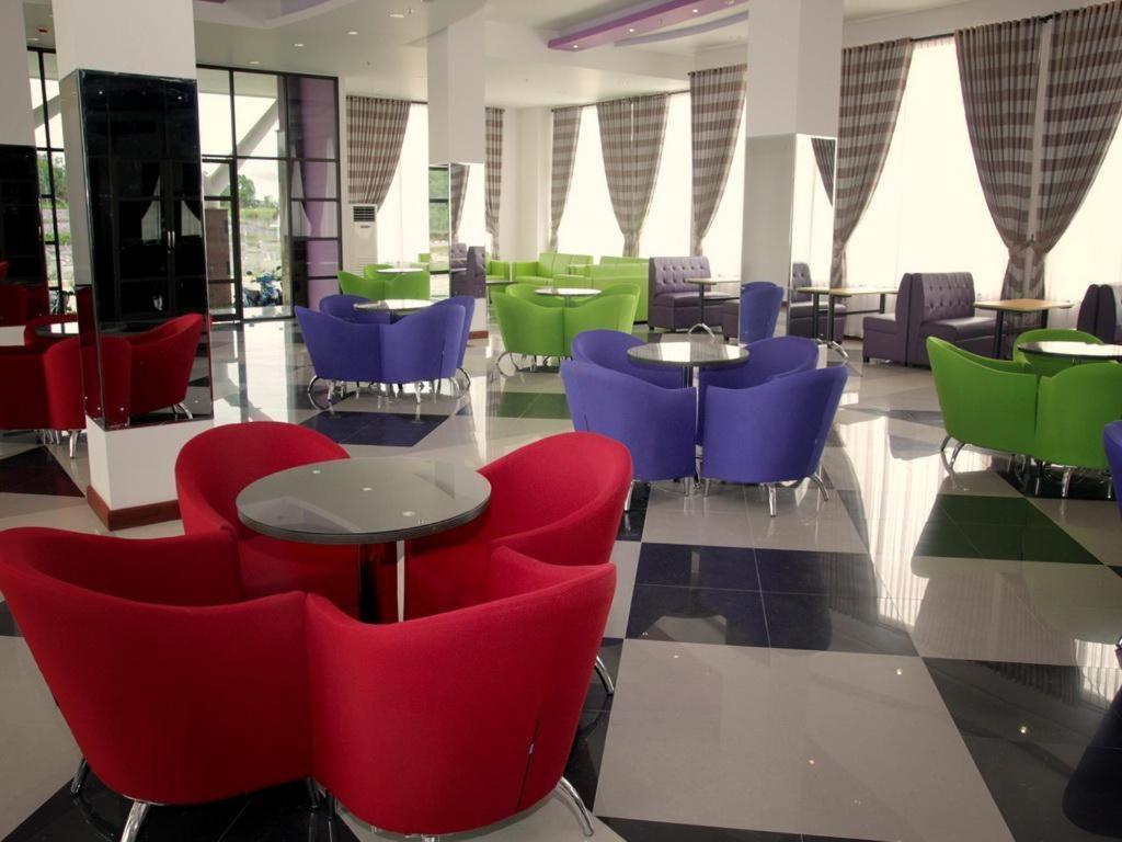 Kyriad Sadurengas Hotel Tanah Grogot Екстериор снимка
